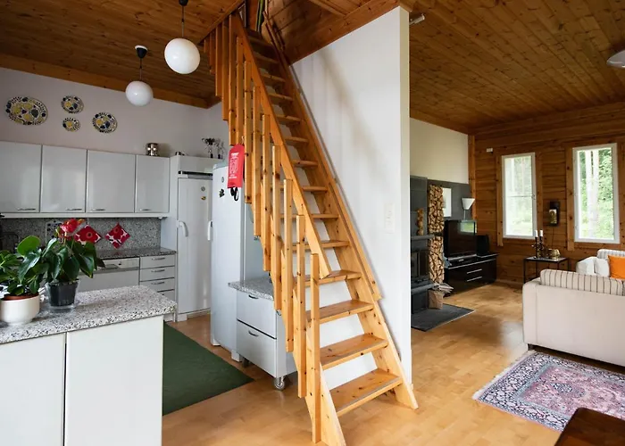 לינה וארוחת בוקר Leena's Degerby