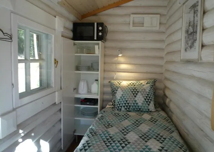 לינה וארוחת בוקר Leena's Degerby