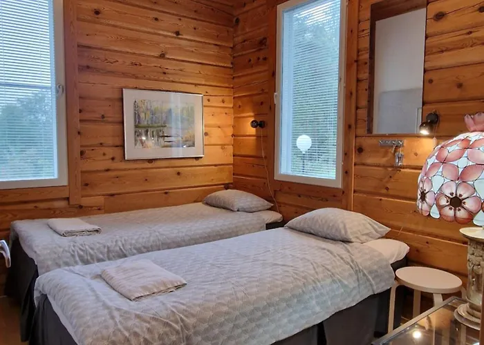 לינה וארוחת בוקר Leena's *